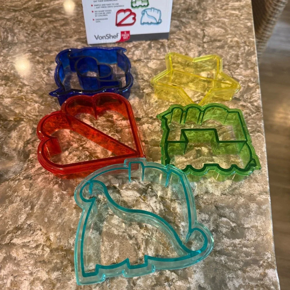 VonShef Sandwich Cutters 5 Piece Set Kids Dolphin Train Dinosaur Star Heart